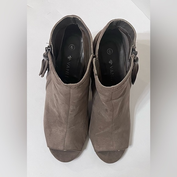 Vanity Women’s Peep-Toe Bootie Chunky Heel Boot - Picture 6 of 14